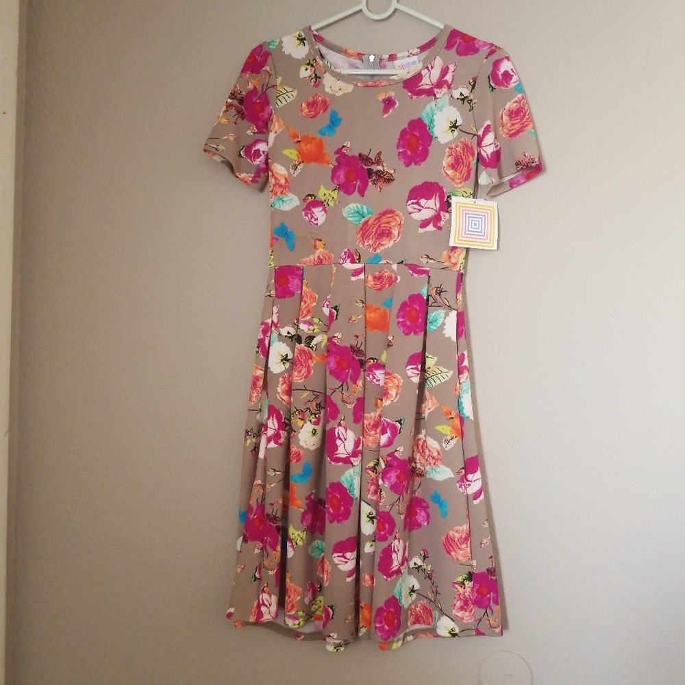 HTF! RARE Lularoe Amelia size XS BNWT!